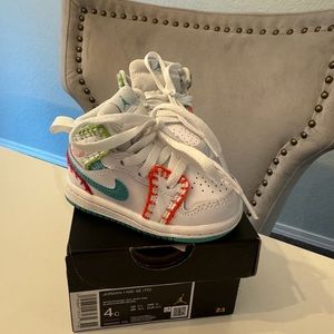 Nike Jordan Mid SE Baseball design size 4